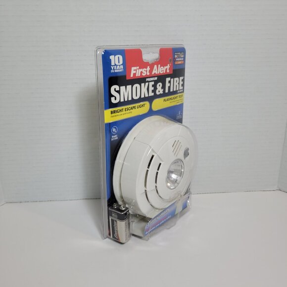 First Premium Smoke & Fire Alarm Model SA150B Bright Light And Sound New Sealed - Picture 2 of 7